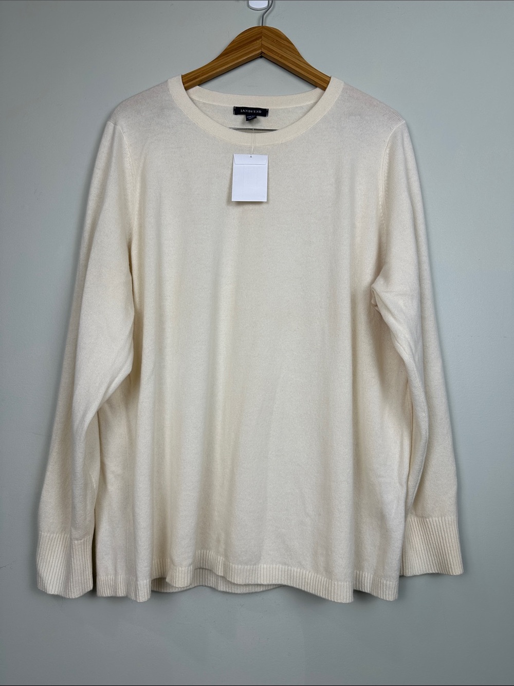 231. 100% Kashmir. NWT lands end cream crew neck sweater cashmere